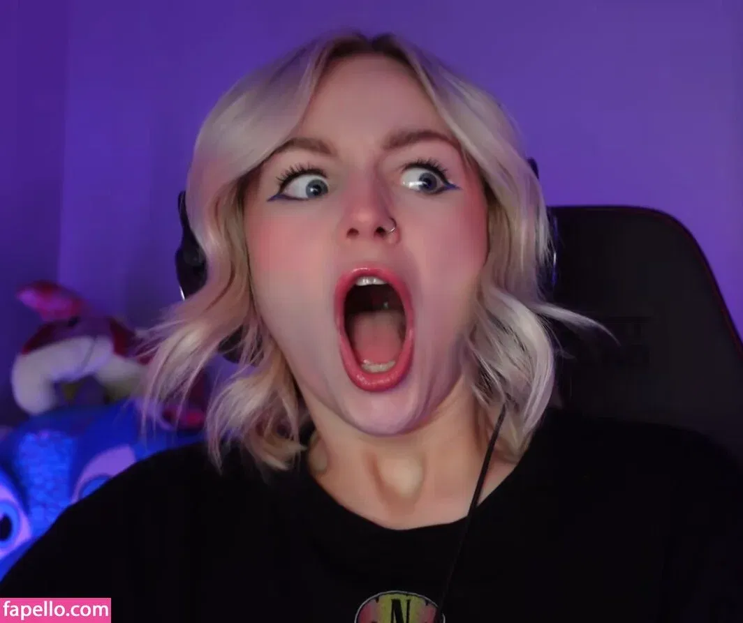 KallMeKris Onlyfans Photo Gallery 