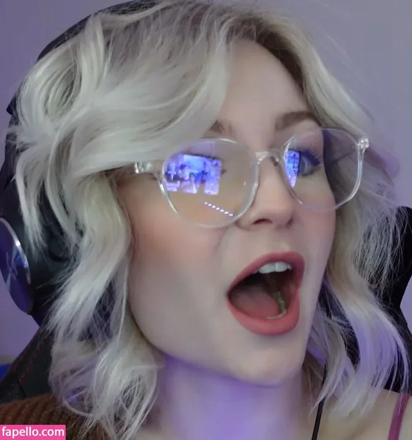 KallMeKris Onlyfans Photo Gallery 