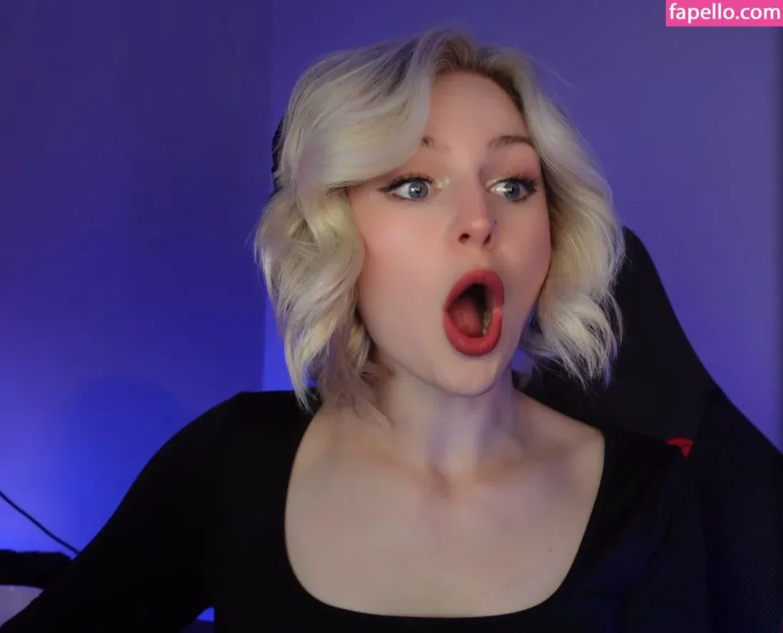 KallMeKris Onlyfans Photo Gallery 