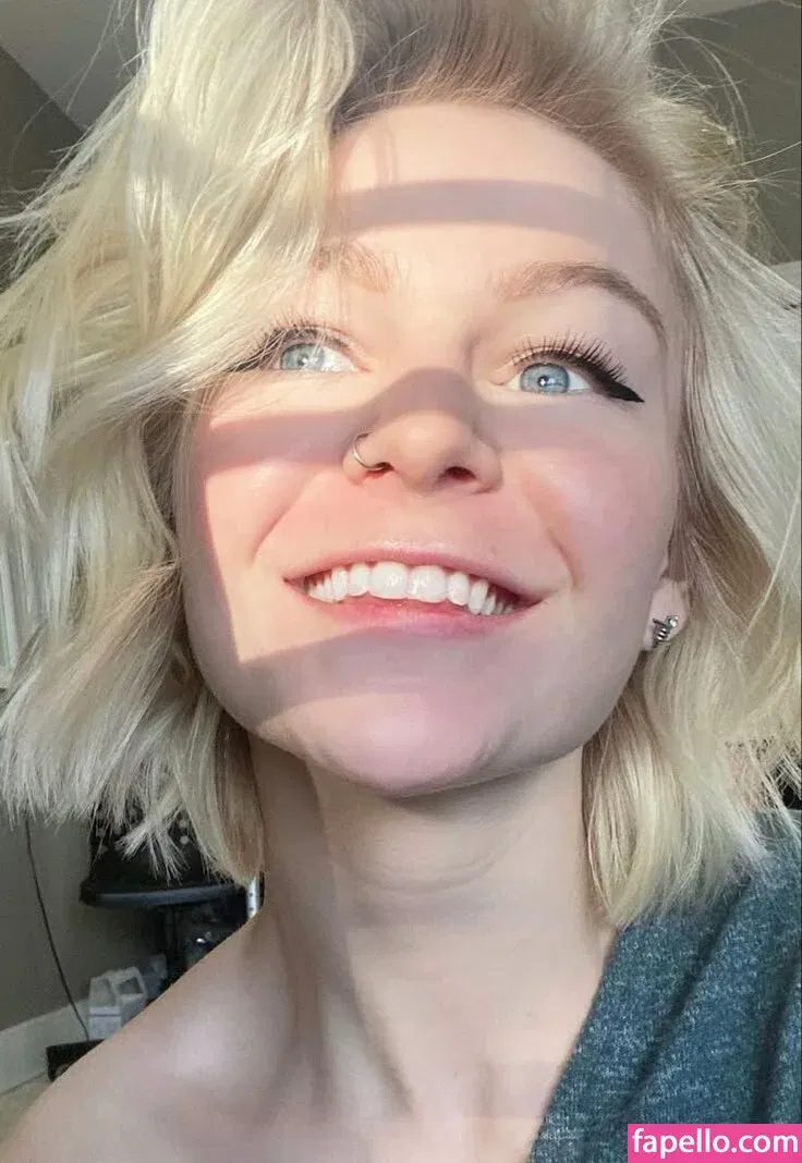 KallMeKris Onlyfans Photo Gallery 