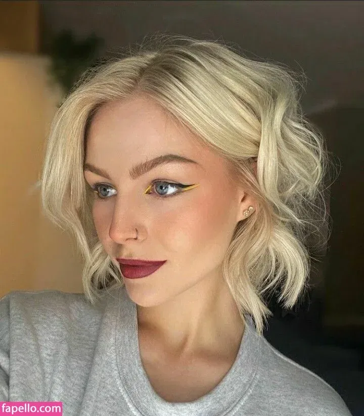 KallMeKris Onlyfans Photo Gallery 