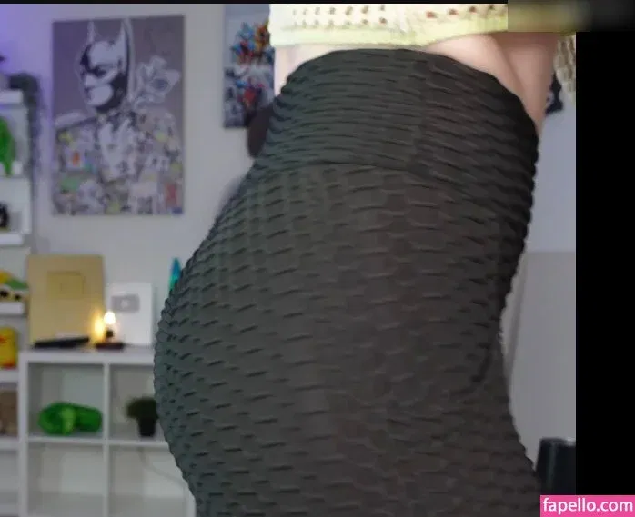 KallMeKris Onlyfans Photo Gallery 