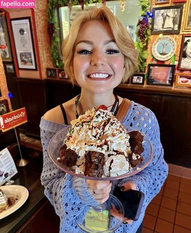 KallMeKris Onlyfans Photo Gallery 