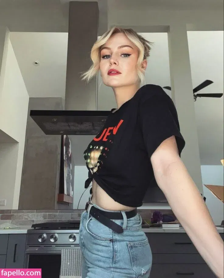 KallMeKris Onlyfans Photo Gallery 