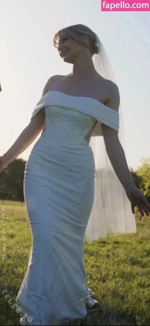 KallMeKris Onlyfans Photo Gallery 