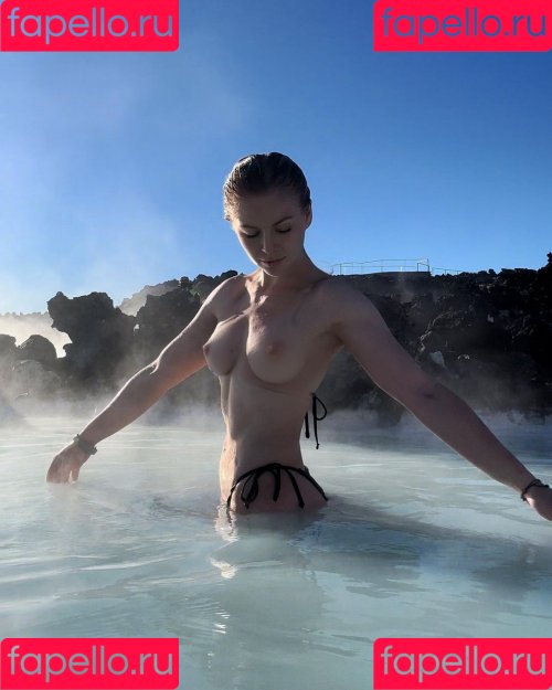 KallMeKris Onlyfans Photo Gallery 