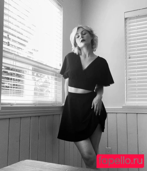 KallMeKris Onlyfans Photo Gallery 