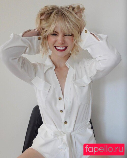 KallMeKris Onlyfans Photo Gallery 