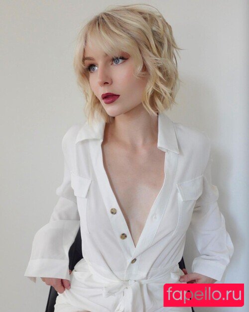 KallMeKris Onlyfans Photo Gallery 