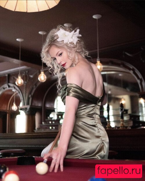 KallMeKris Onlyfans Photo Gallery 