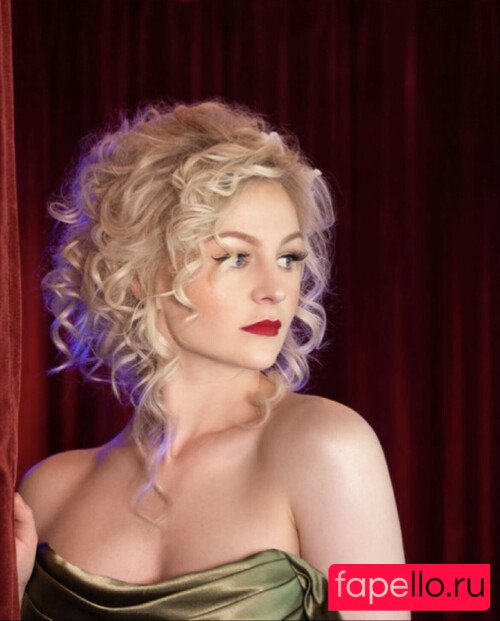 KallMeKris Onlyfans Photo Gallery 