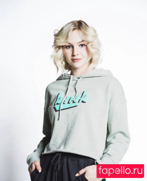 KallMeKris Onlyfans Photo Gallery 