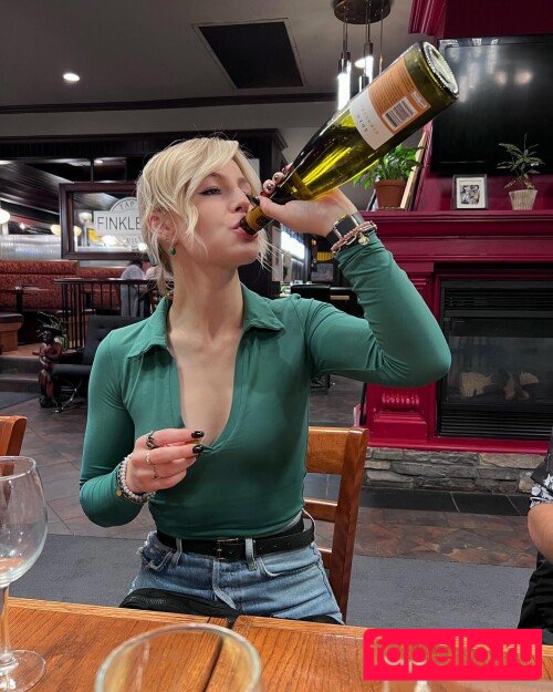 KallMeKris Onlyfans Photo Gallery 