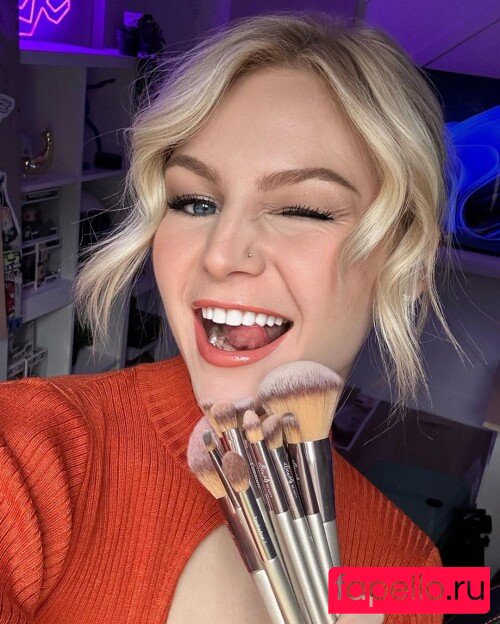 KallMeKris Onlyfans Photo Gallery 