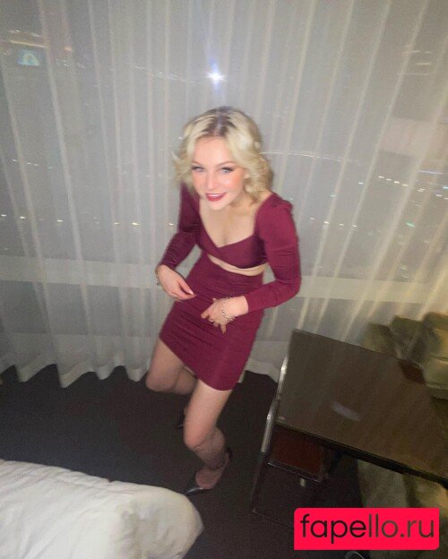 KallMeKris Onlyfans Photo Gallery 