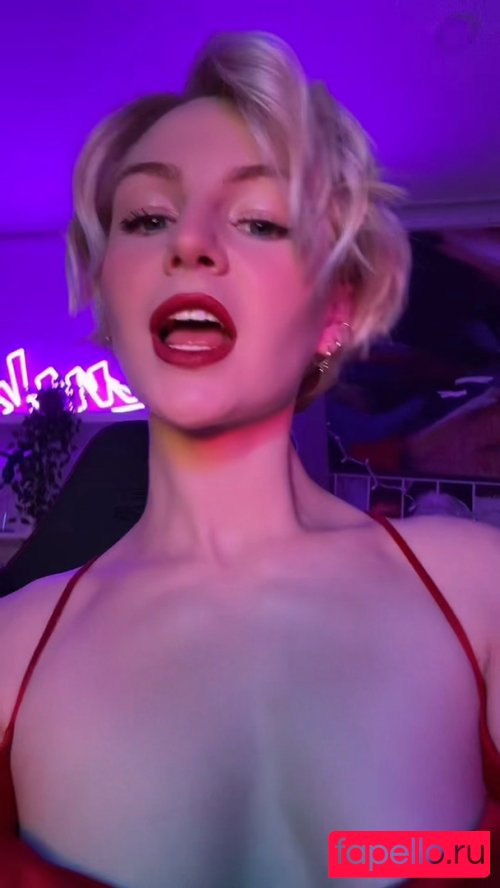 KallMeKris Onlyfans Photo Gallery 