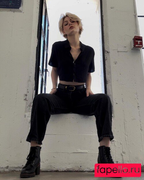 KallMeKris Onlyfans Photo Gallery 