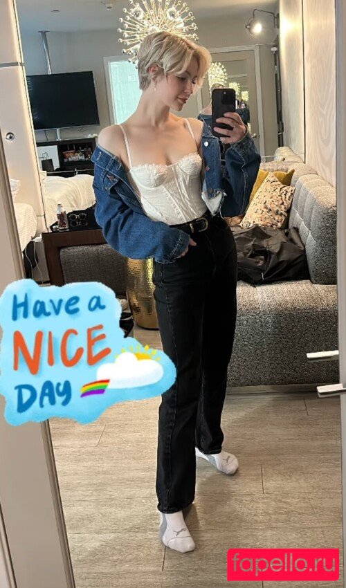 KallMeKris Onlyfans Photo Gallery 