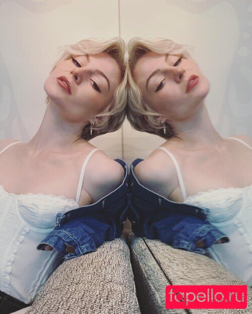 KallMeKris Onlyfans Photo Gallery 