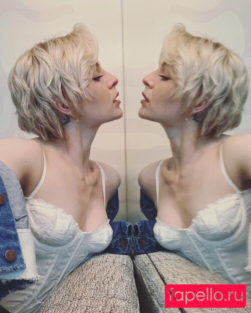 KallMeKris Onlyfans Photo Gallery 