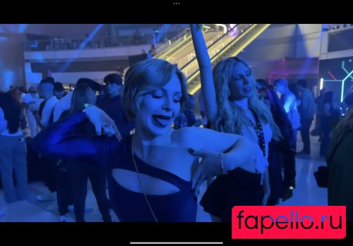 KallMeKris Onlyfans Photo Gallery 