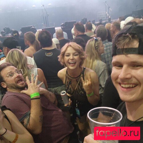 KallMeKris Onlyfans Photo Gallery 