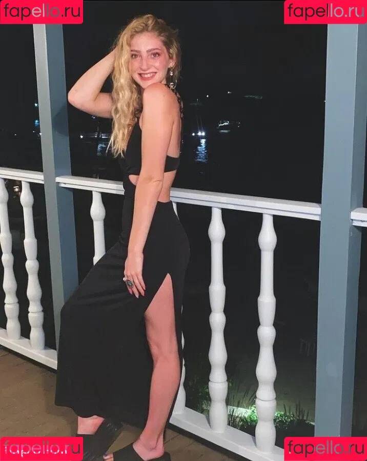 Willow Shields Onlyfans Photo Gallery 