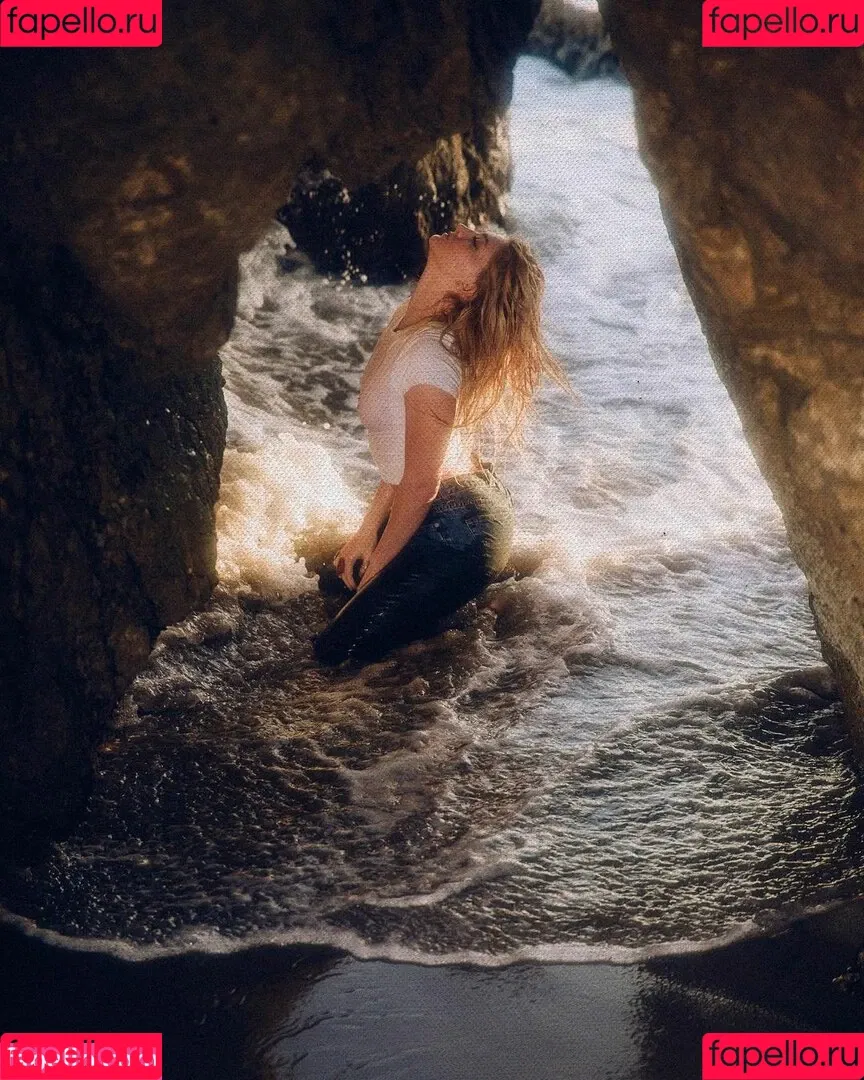 Willow Shields Onlyfans Photo Gallery 