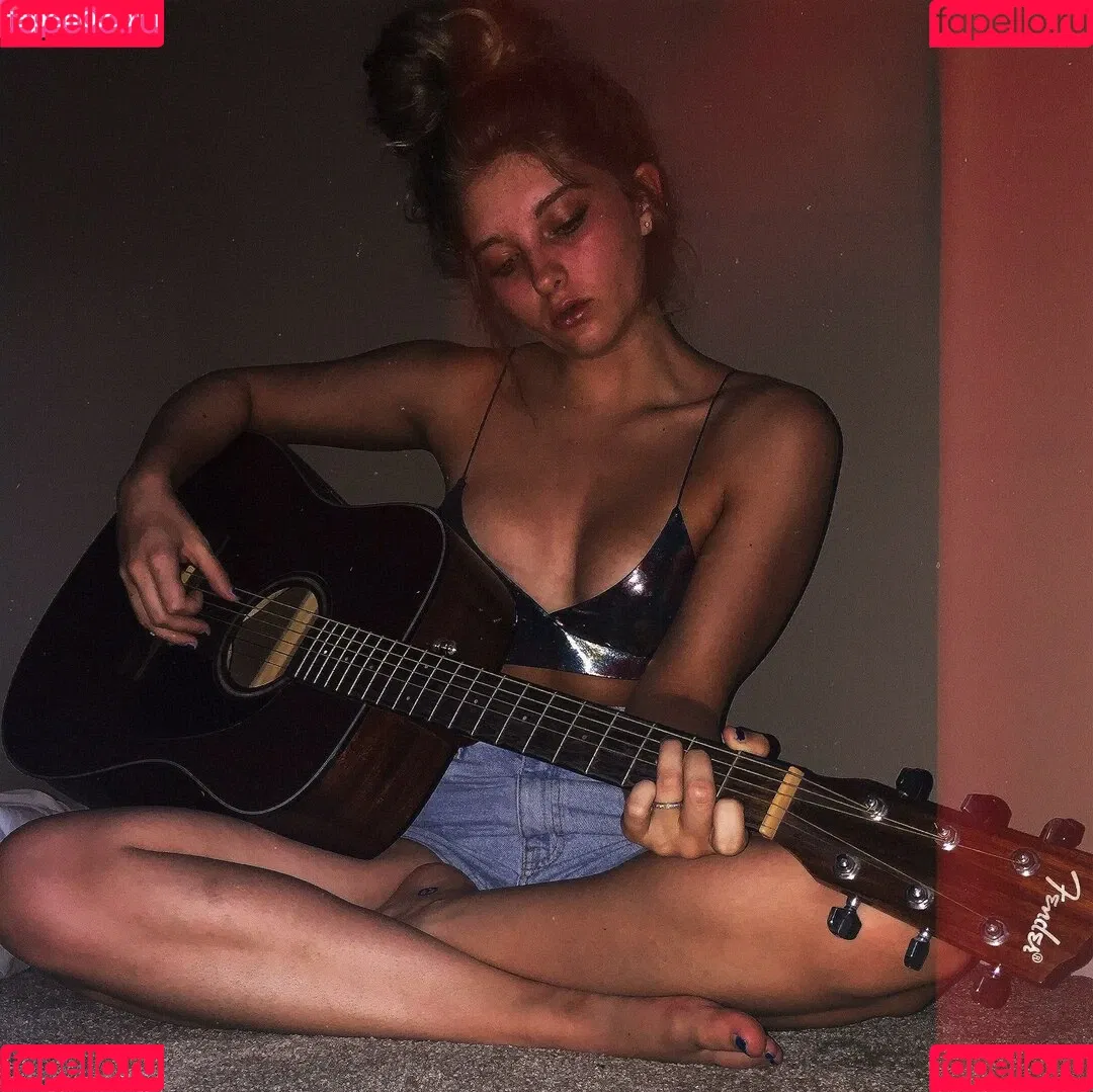 Willow Shields Onlyfans Photo Gallery 