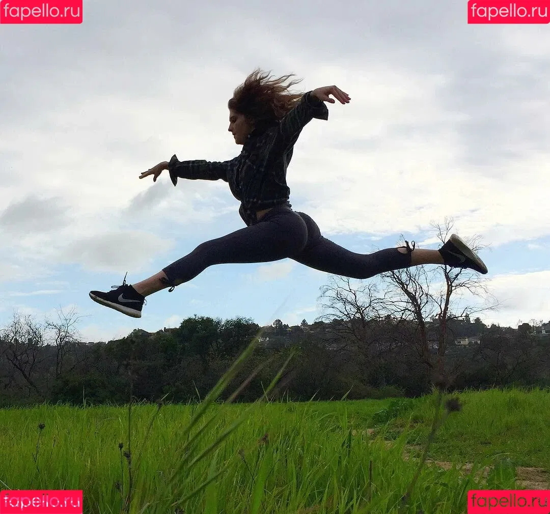 Willow Shields Onlyfans Photo Gallery 