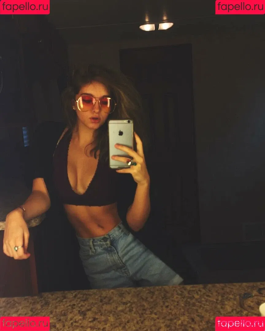 Willow Shields Onlyfans Photo Gallery 