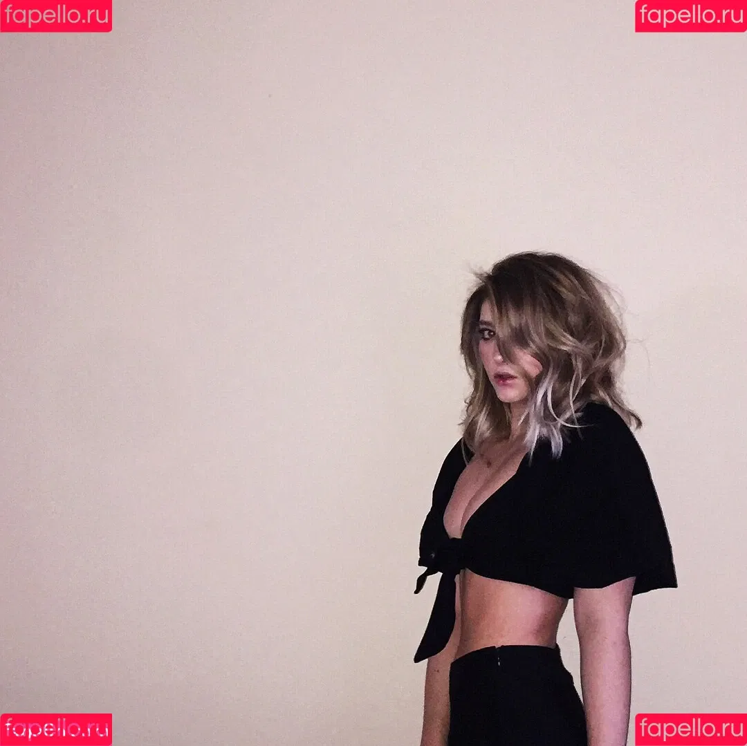 Willow Shields Onlyfans Photo Gallery 