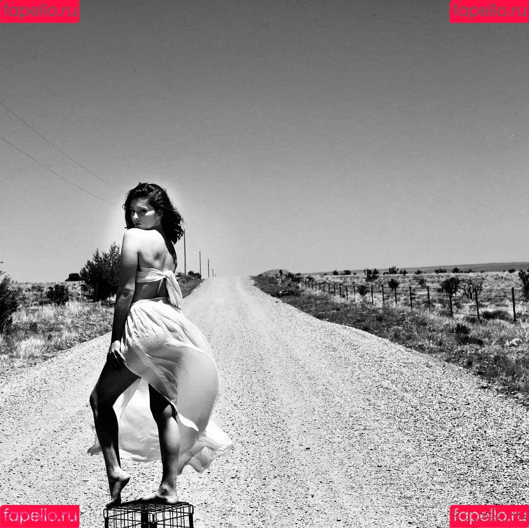 Willow Shields Onlyfans Photo Gallery 