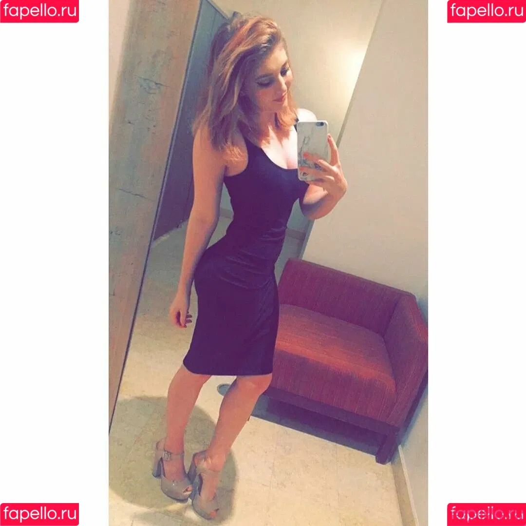 Willow Shields Onlyfans Photo Gallery 