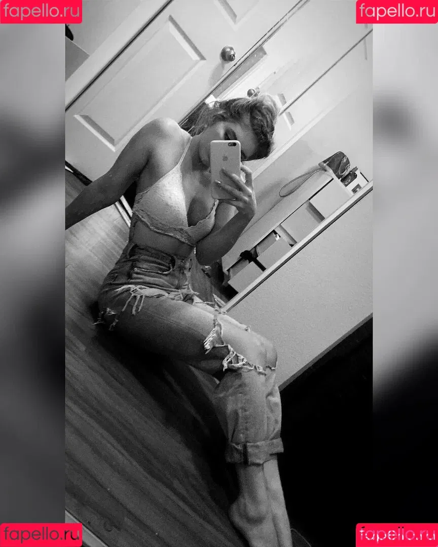 Willow Shields Onlyfans Photo Gallery 