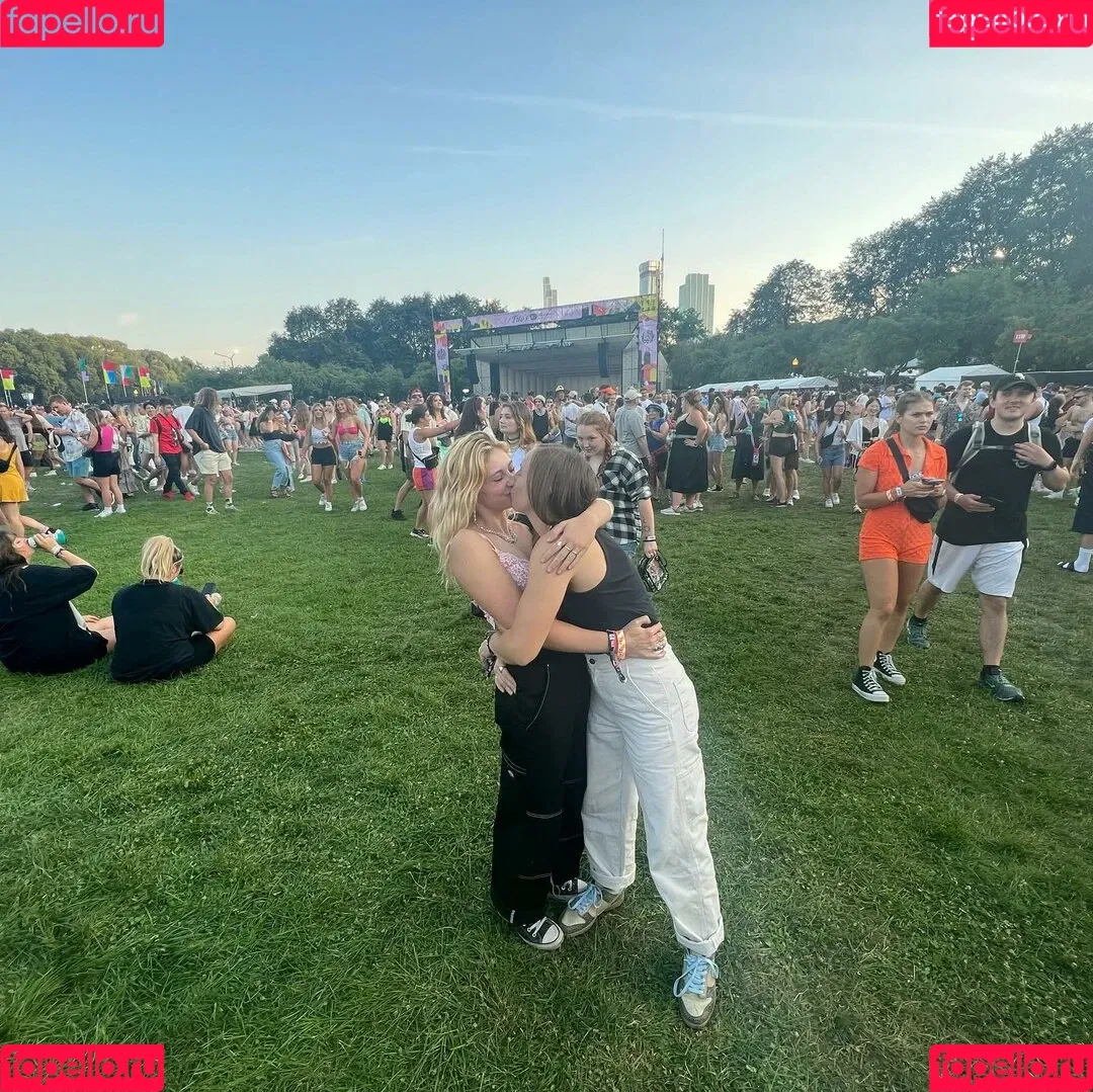 Willow Shields Onlyfans Photo Gallery 