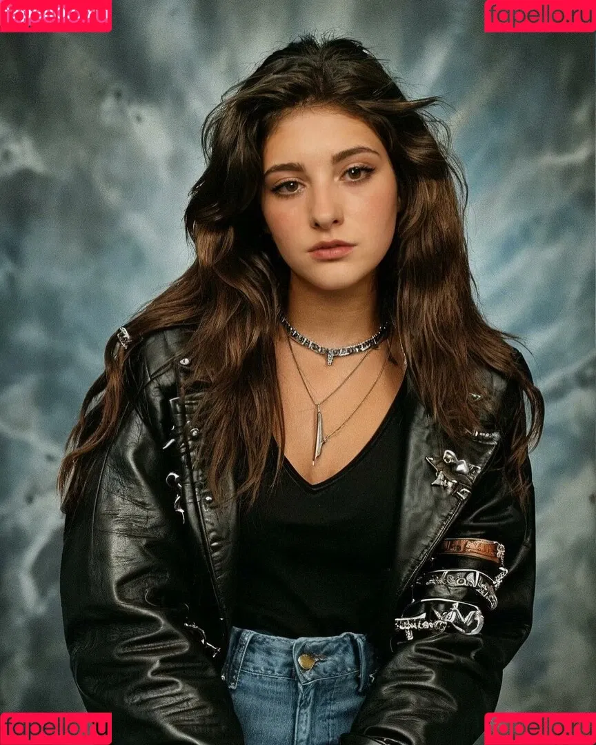 Willow Shields Onlyfans Photo Gallery 
