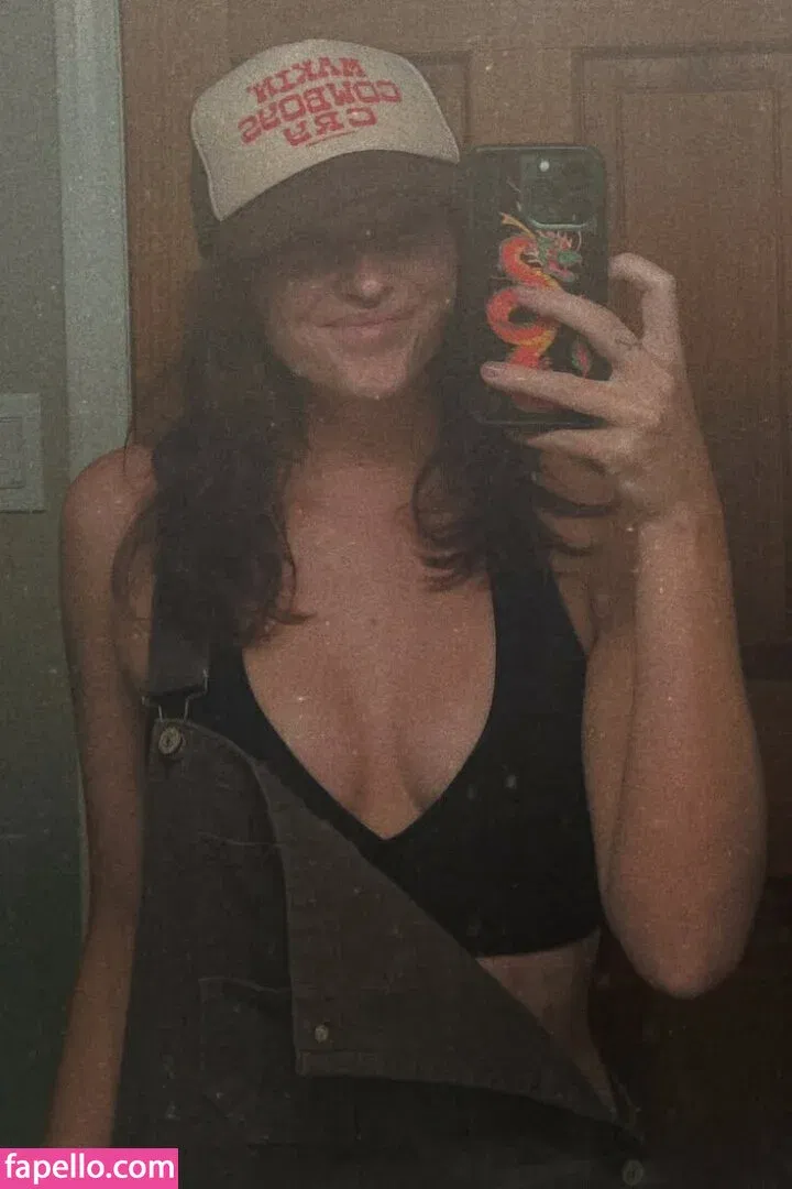 Willow Shields Onlyfans Photo Gallery 