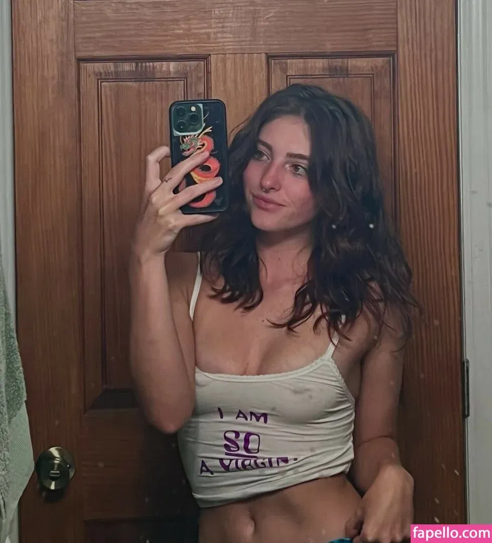 Willow Shields Onlyfans Photo Gallery 