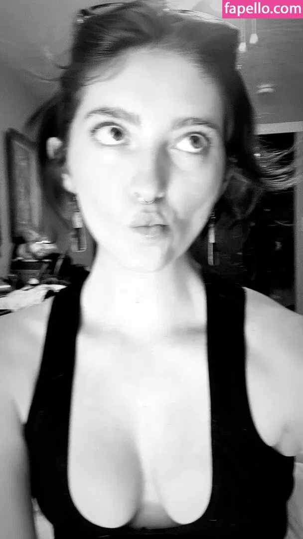 Willow Shields Onlyfans Photo Gallery 