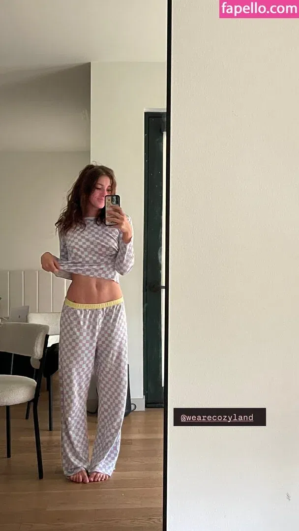 Willow Shields Onlyfans Photo Gallery 