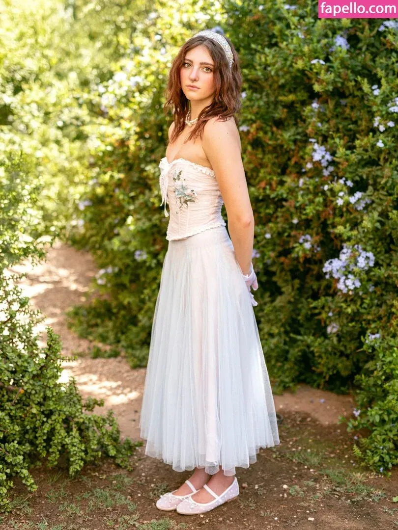 Willow Shields Onlyfans Photo Gallery 