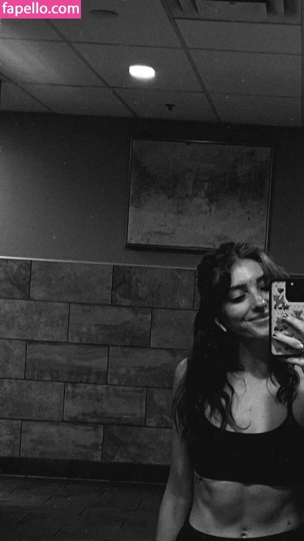 Willow Shields Onlyfans Photo Gallery 