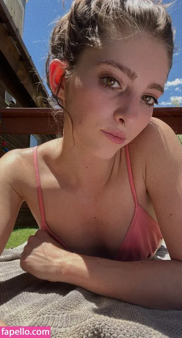 Willow Shields Onlyfans Photo Gallery 