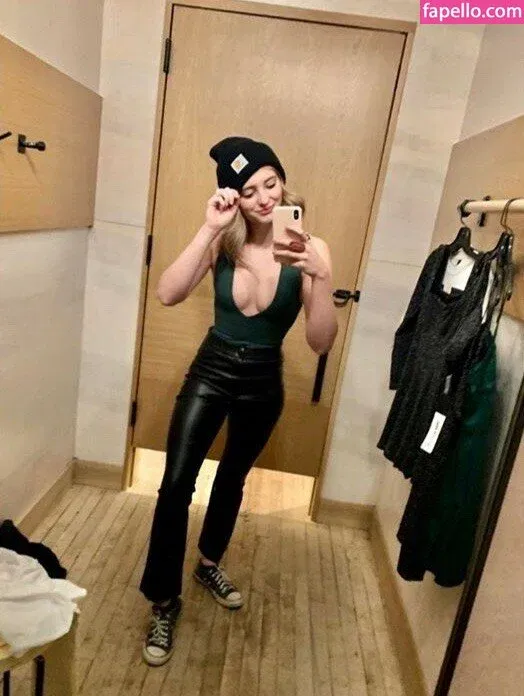 Willow Shields Onlyfans Photo Gallery 