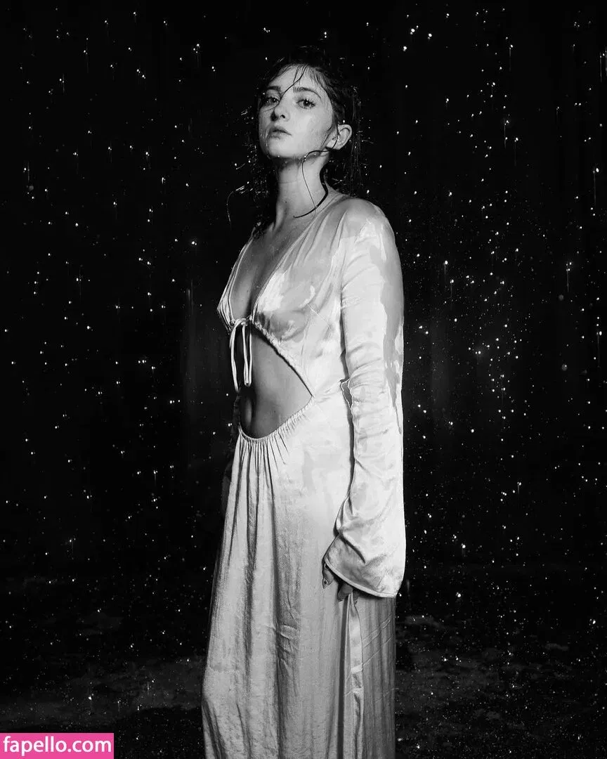 Willow Shields Onlyfans Photo Gallery 