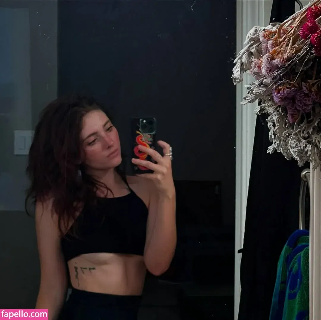 Willow Shields Onlyfans Photo Gallery 