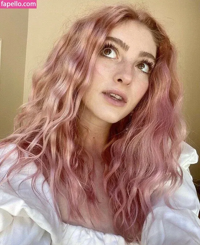 Willow Shields Onlyfans Photo Gallery 