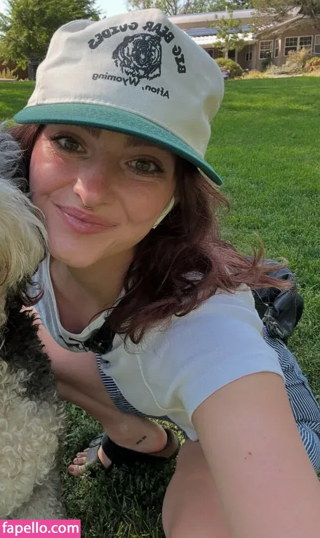 Willow Shields Onlyfans Photo Gallery 