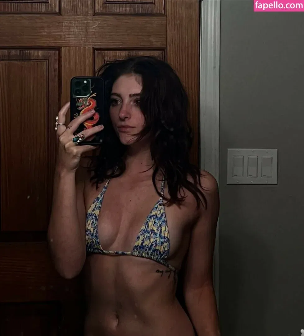 Willow Shields Onlyfans Photo Gallery 